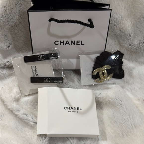 CHANEL Other - Chanel Black and Gold Hair Accessory Set